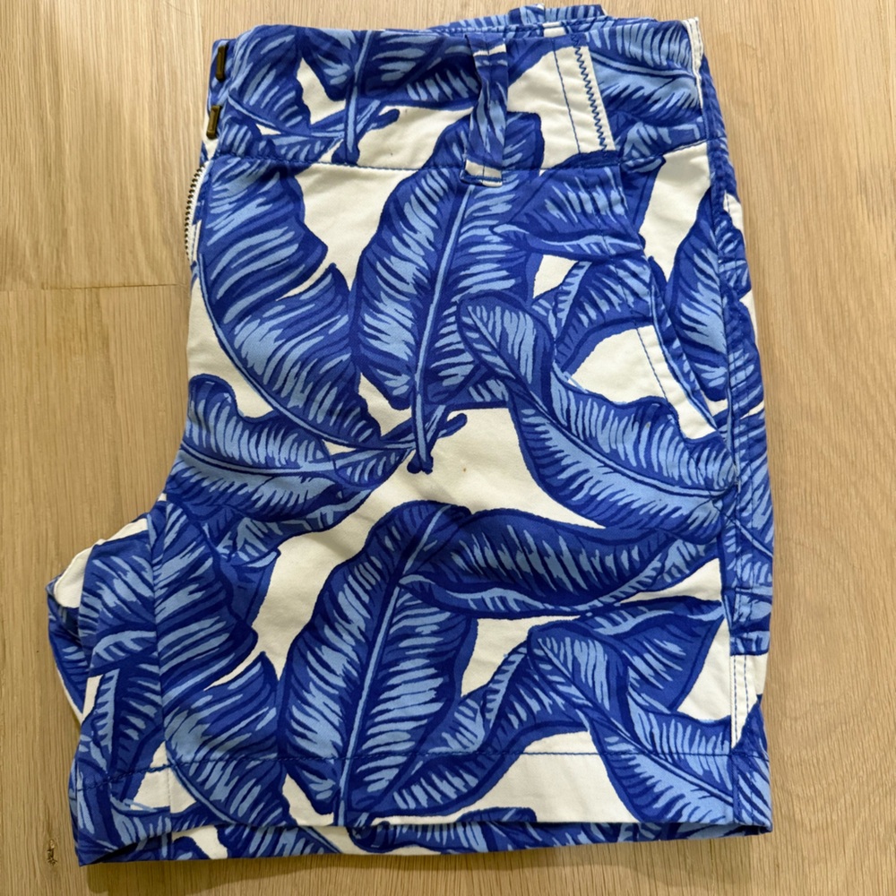 Vineyard vines blue banana leaf chino shorts - Picture 8 of 13